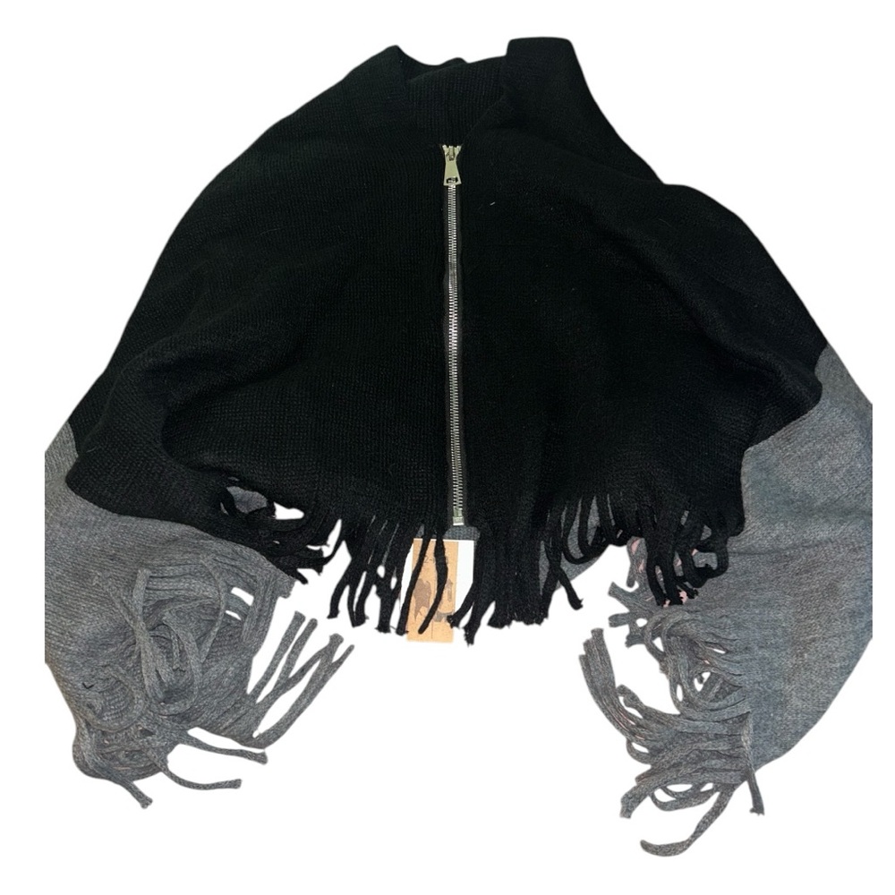 NWT Skyline Collection 2-in-1 Zipper Front Poncho Shawl Scarf Black Gray OS